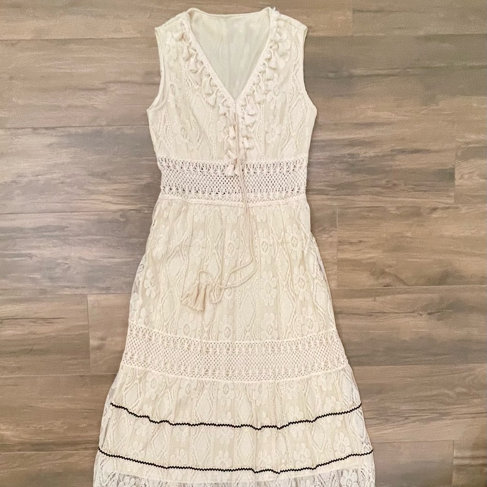 Elegant Cream Lace Sleeveless Dress